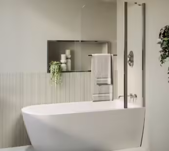 Freestanding Single Ended Right Hand Corner Shower Bath with Chrome Bath Screen with Fixed Panel & Towel Rail 1650 x 800mm – Amaro